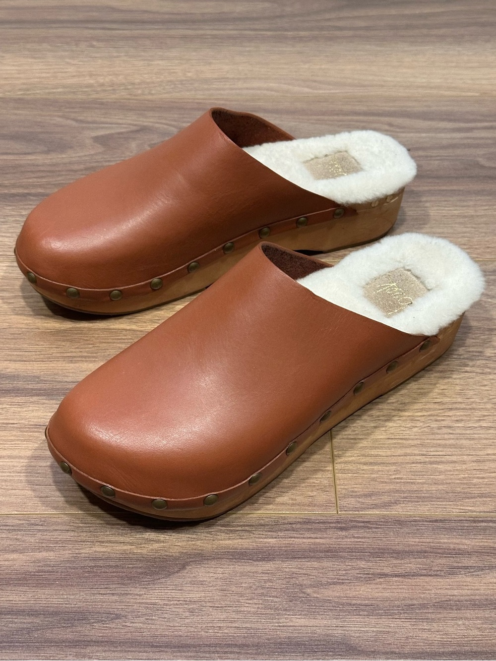 BEEK Mallard Leather Shearling Clogs Chilean Pine Low Platform Mule Cognac 10